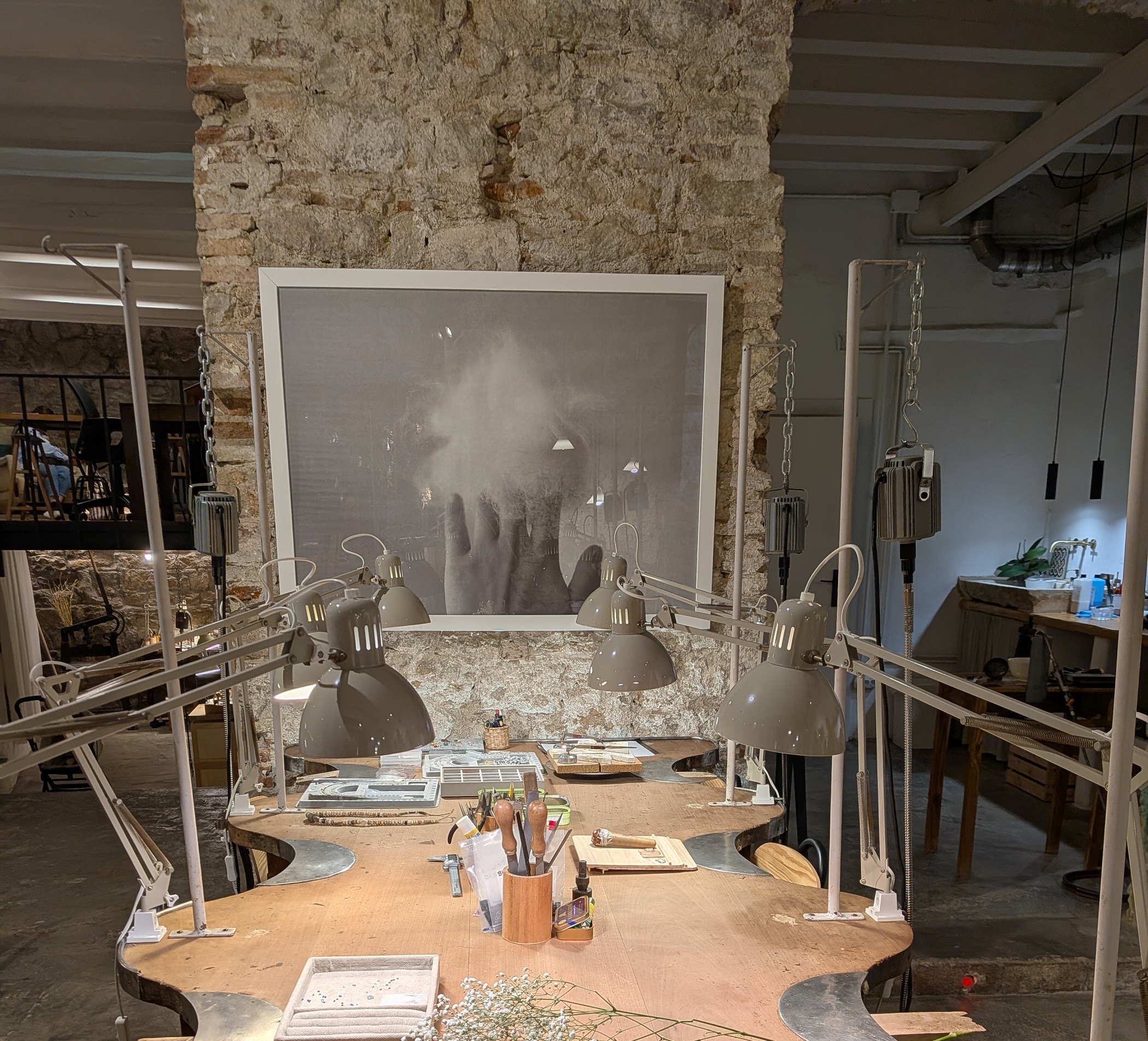 Taller de orfebrería artesanal en el Barrio Gótico de Barcelona